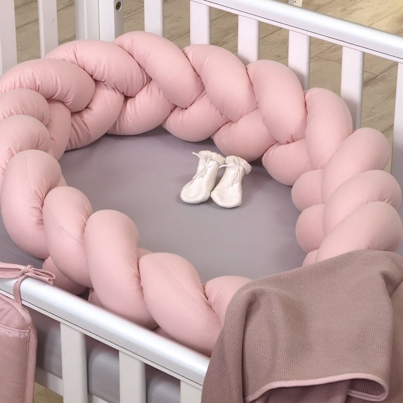 Protectie impletita pentru patut si Baby Nest Jolie Pure Rose 240x21 cm